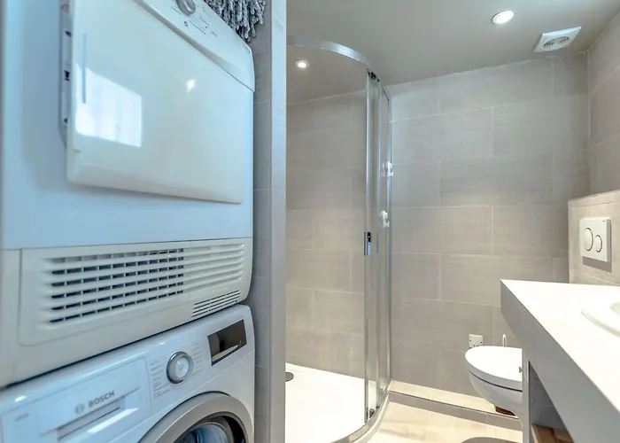 Lumineux Avec Climatisation Et Parking A Port - Fr-1-868-4 Гримо