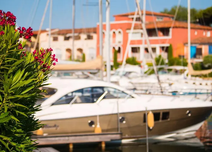 Lumineux Avec Climatisation Et Parking A Port - Fr-1-868-4 דירה *